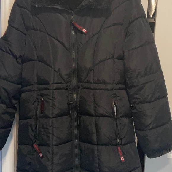 EUC Canada Weather Gear fully reversible black parka to fluffy faux fur. - Picture 4 of 11